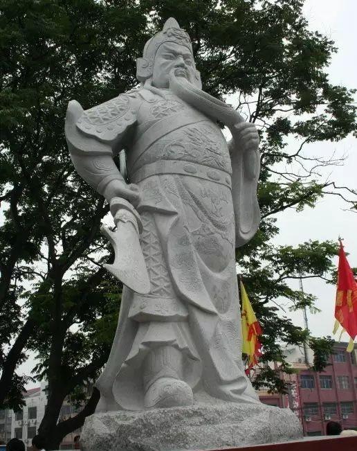 云南石雕关公人物雕像,关公雕像佛纹寓意