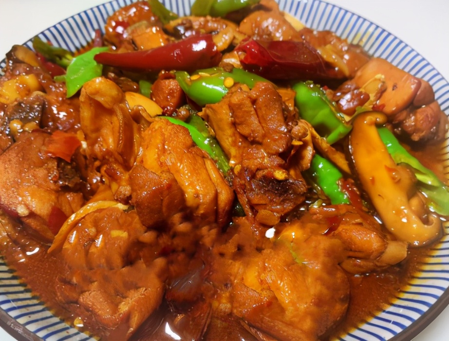 做黄焖鸡需要腌制多久,在家做黄焖鸡记住这个关键步骤