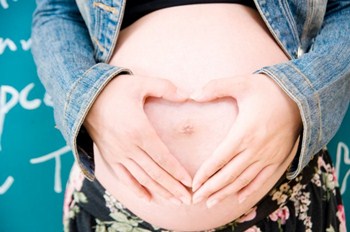 胎动偏左什么意思,孕期胎儿偏右边胎动左边