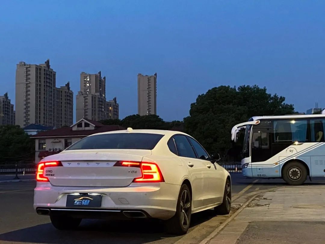 沃尔沃s90智逸豪华2022款使用说明,沃尔沃s90t8混动版2022款缺陷