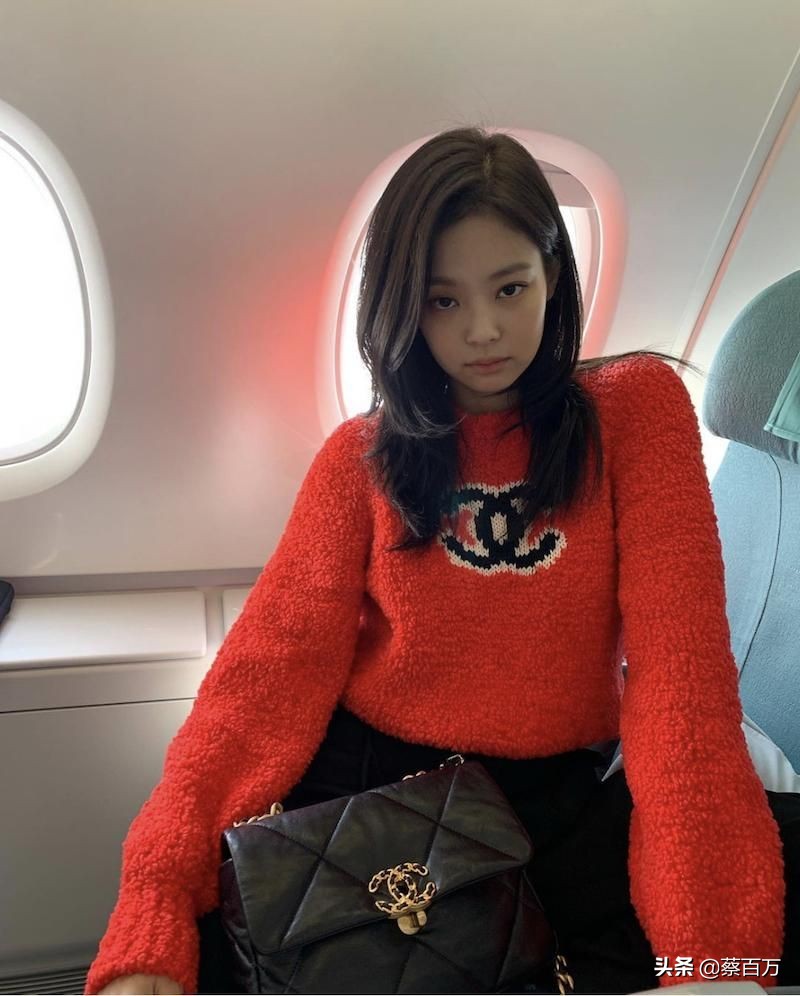 今年最火的斜挎枕头包,今年时髦精都在背的腋下包