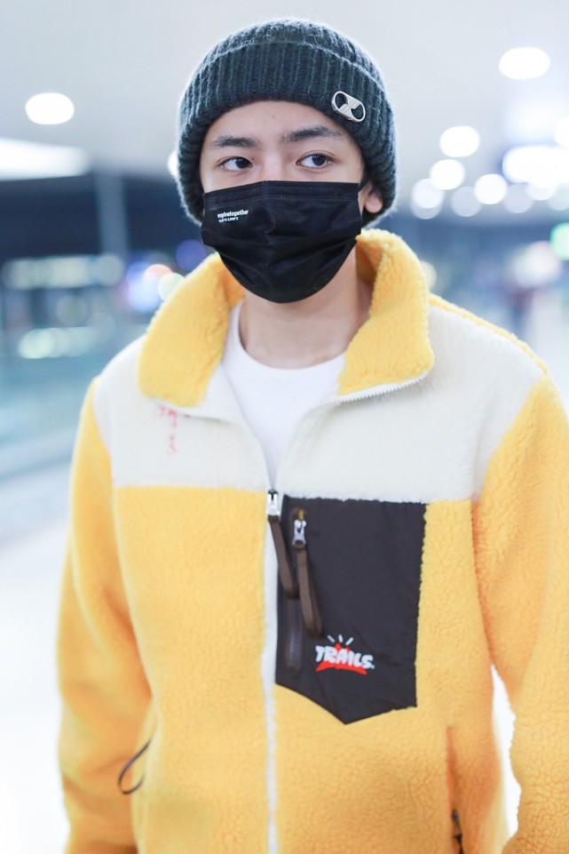 侯明昊全身皮衣穿搭,侯明昊同款羊羔毛