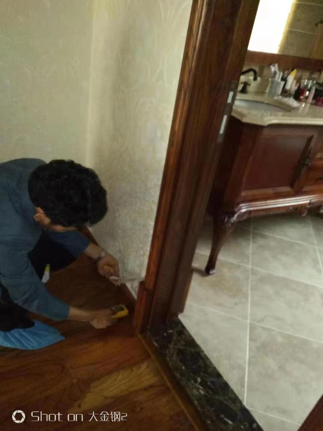 楼下厕所天花板漏水维修,厕所漏水到楼下谁的责任