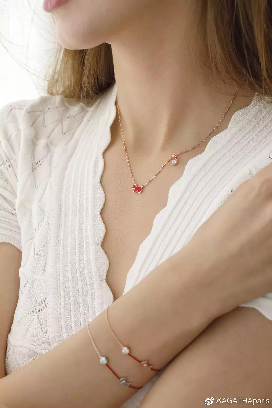 娜扎脖子戴什么,娜扎葫芦项链