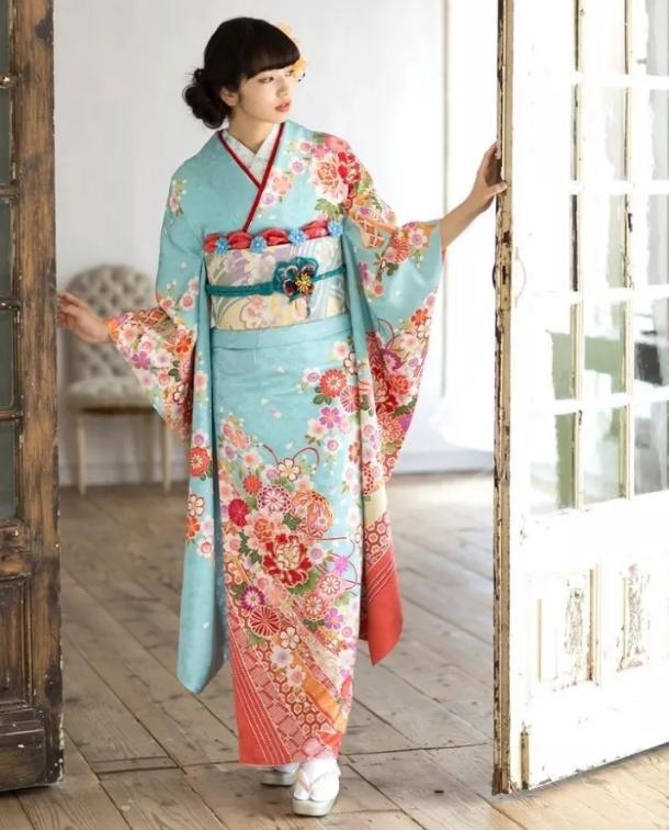 为什么日本和服后面有蝴蝶结,日本和服背后的被子