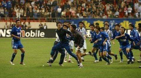 中超恩怨故事,中超上海德比冲突合集