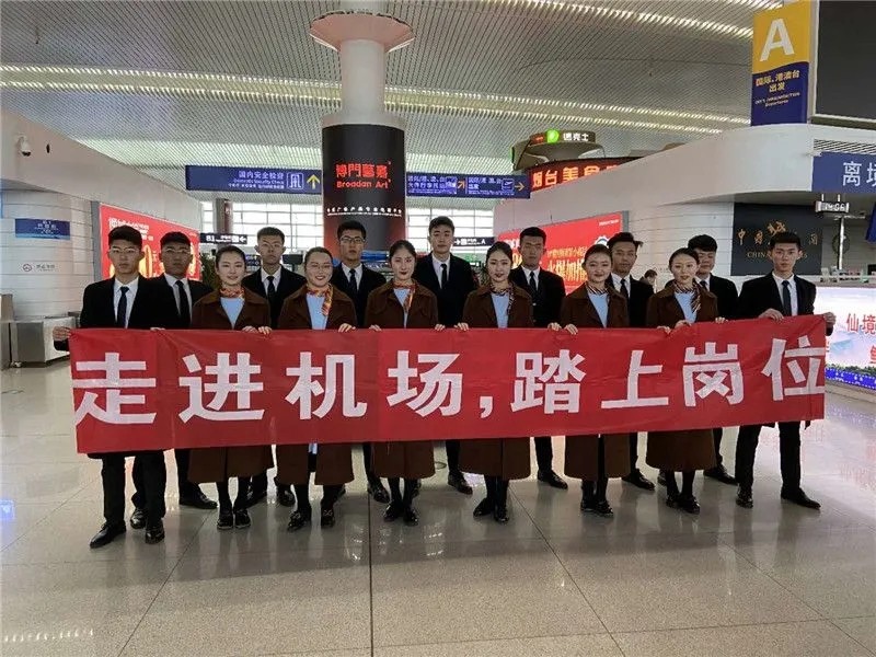 山东铝业职业学院空乘报的人多吗,山东铝业空乘专业礼仪