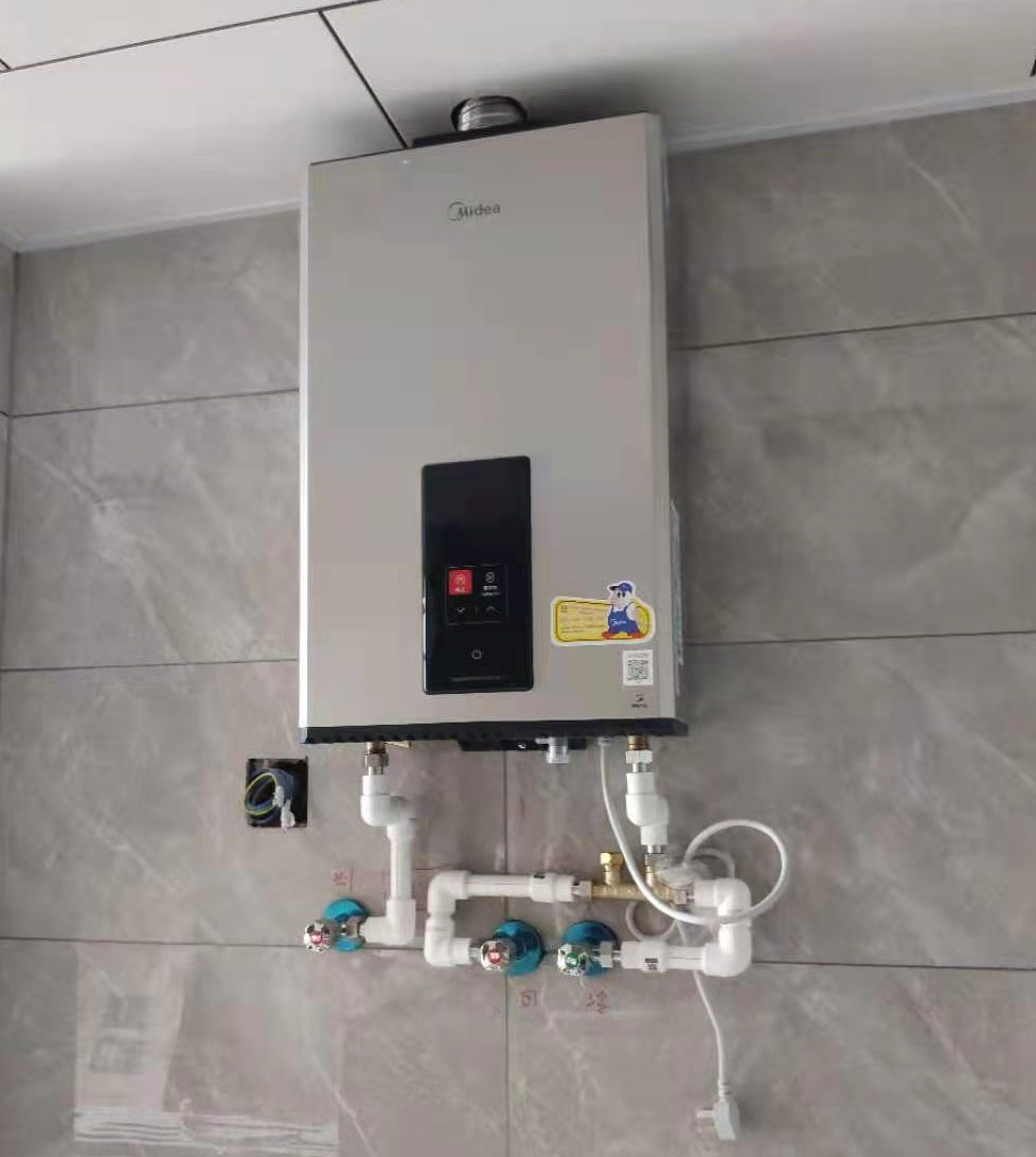 电热水器还是燃气热水器使用省钱,燃气热水器比电热水器有什么优点