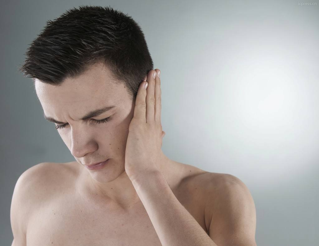 王俊凯表演突然晕倒,王俊凯跨年晕倒