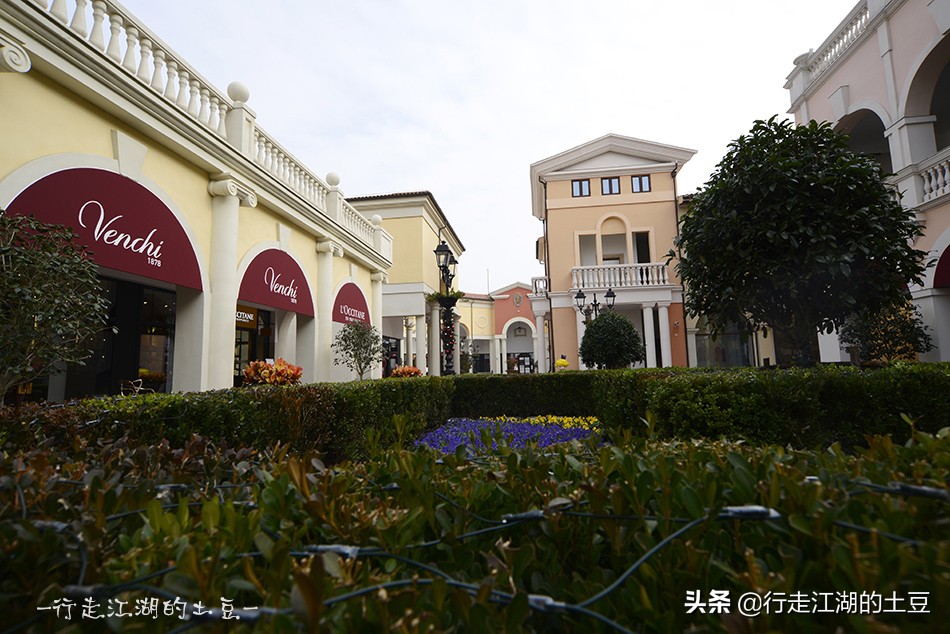 上海佛罗伦萨小镇,奥特莱斯世界名品购物中心,中国奢侈品领导者