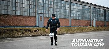 运动员的花式操作,花式过人技巧足球教学