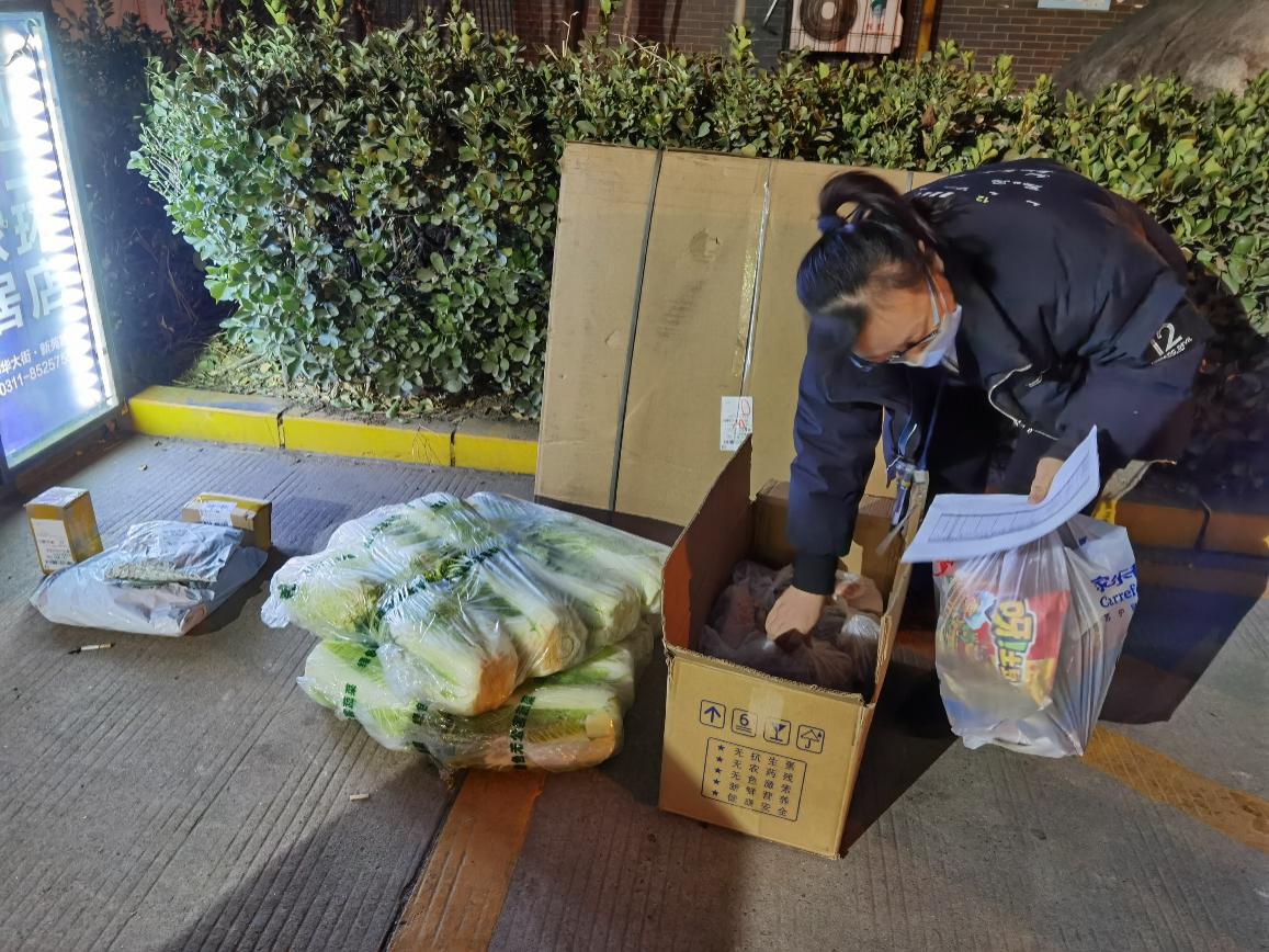 石家庄苏宁家乐福收银员：我在高风险一线保供应