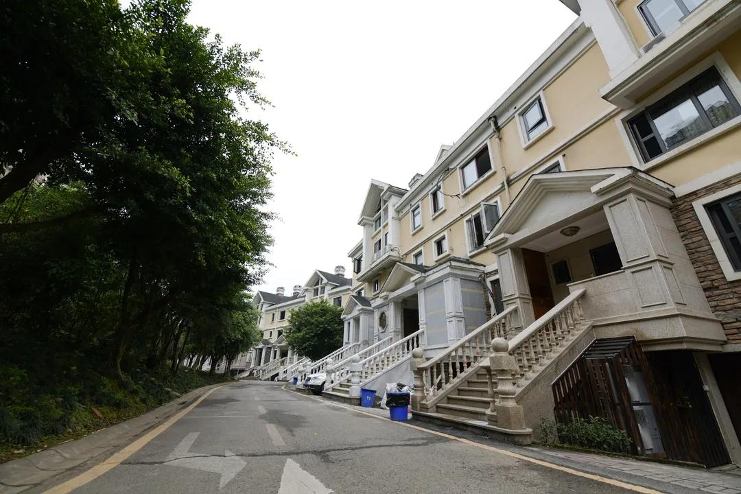 受贿的房子卖了买家受影响吗,低价出售别墅被抛售