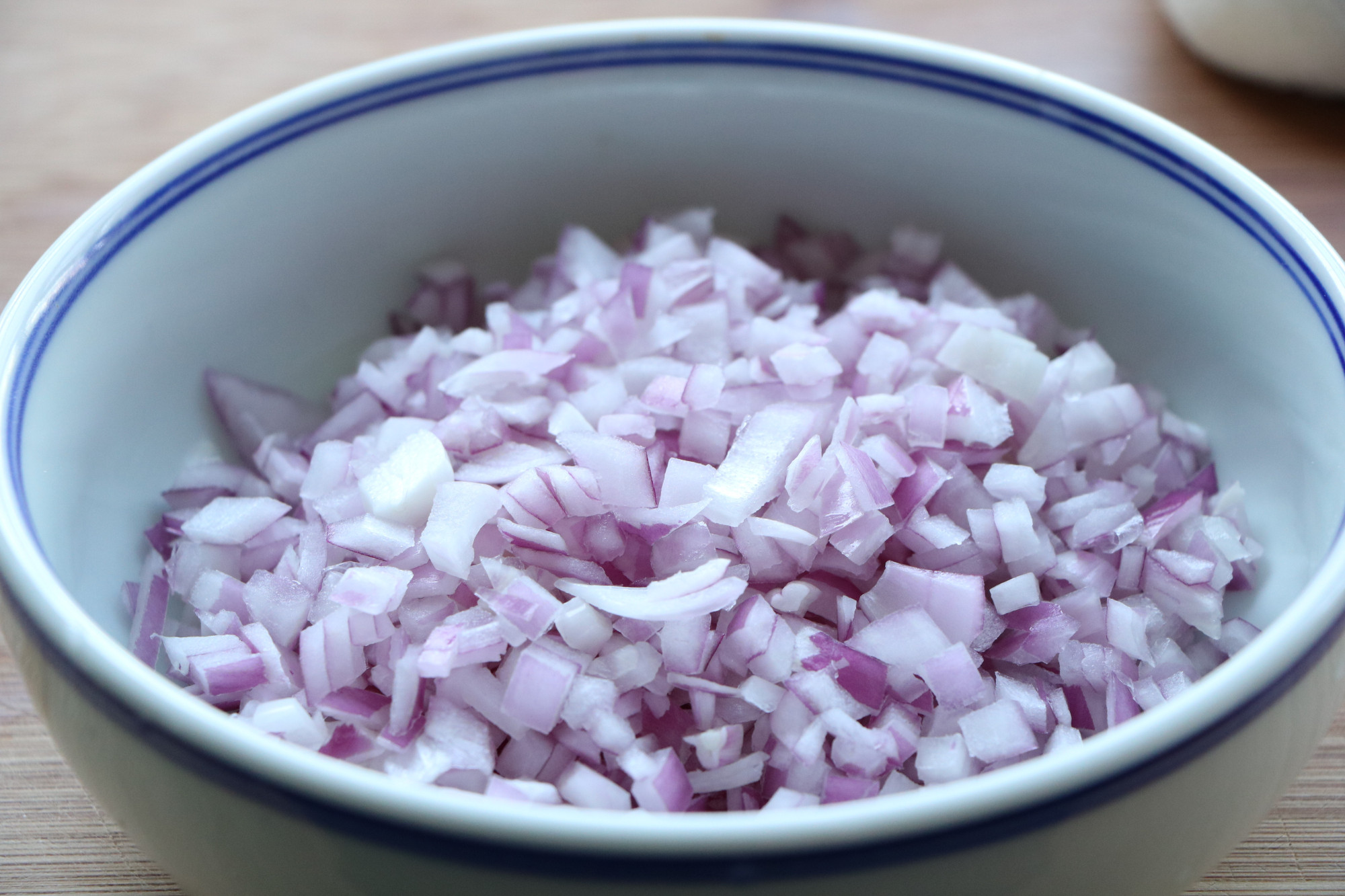 四川巴中正宗酱肉包的馅料全过程,茄子洋葱酱肉包馅料最正宗的做法