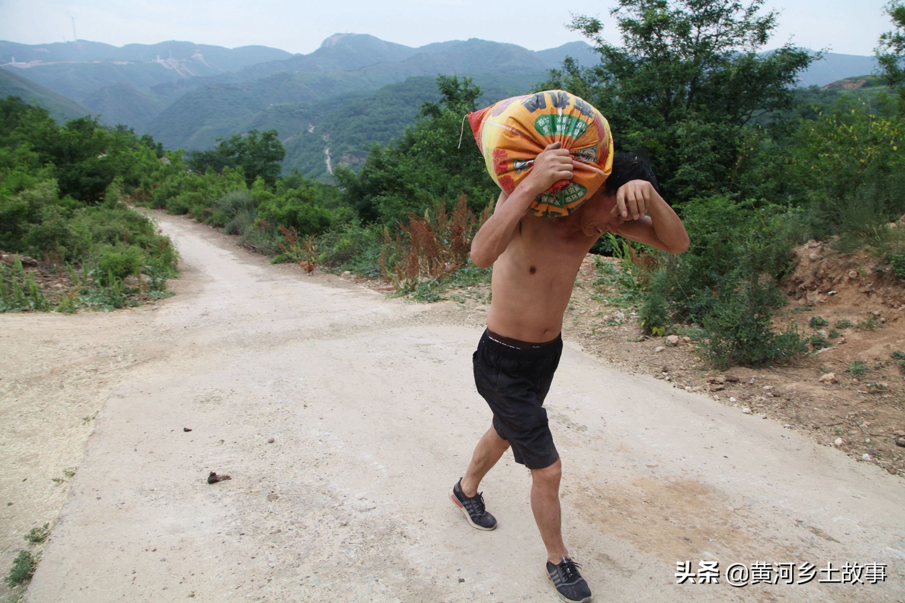 农村传统手工挂面制作全过程,纯手工空心挂面果蔬面