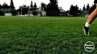 简单又实用的过人技巧足球,足球过人技巧空中摆动腿