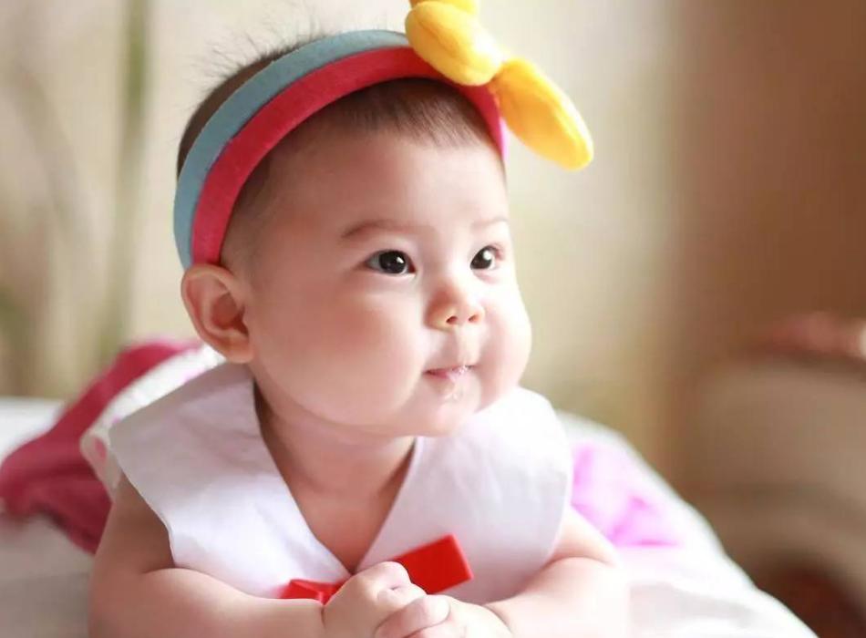 宝宝变成了大头蛙,宝宝会翻身后喜欢趴着睡怎么办