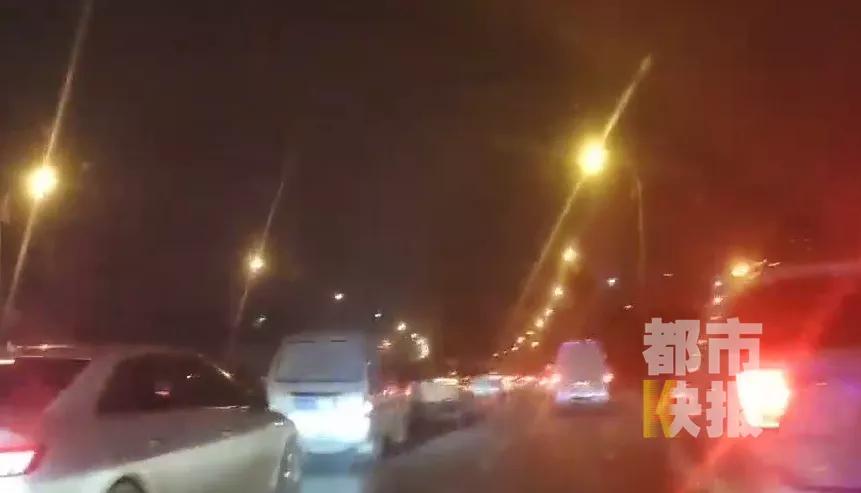 一岁宝宝被瓜子皮卡了喉咙怎么办,宝宝被瓜子皮卡到了怎么自救