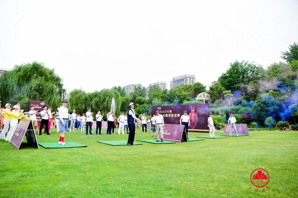 天时酒与高尔夫球携手，是一场天高海阔的邂逅