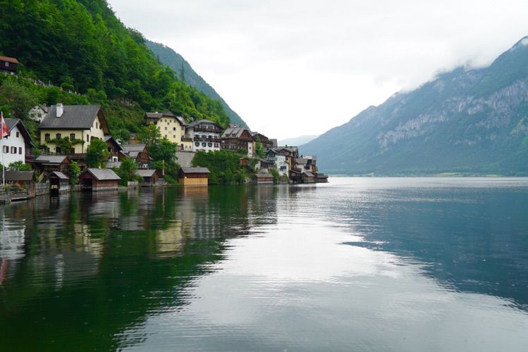 欧洲小镇的美丽风景令人心旷神怡,欧洲最美的湖边小镇