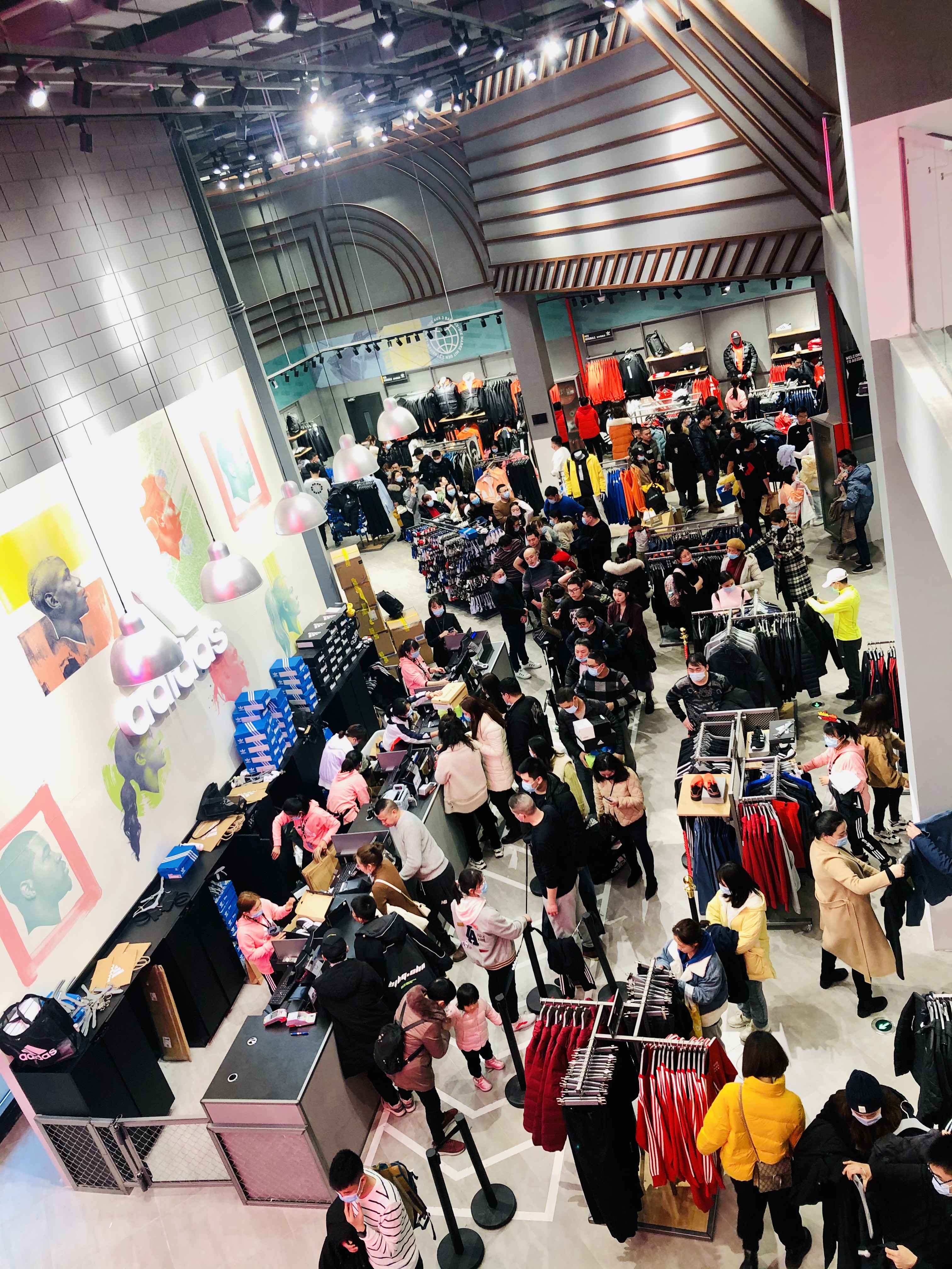 重庆佛罗伦萨小镇有哪些品牌,重庆佛罗伦萨小镇免费车