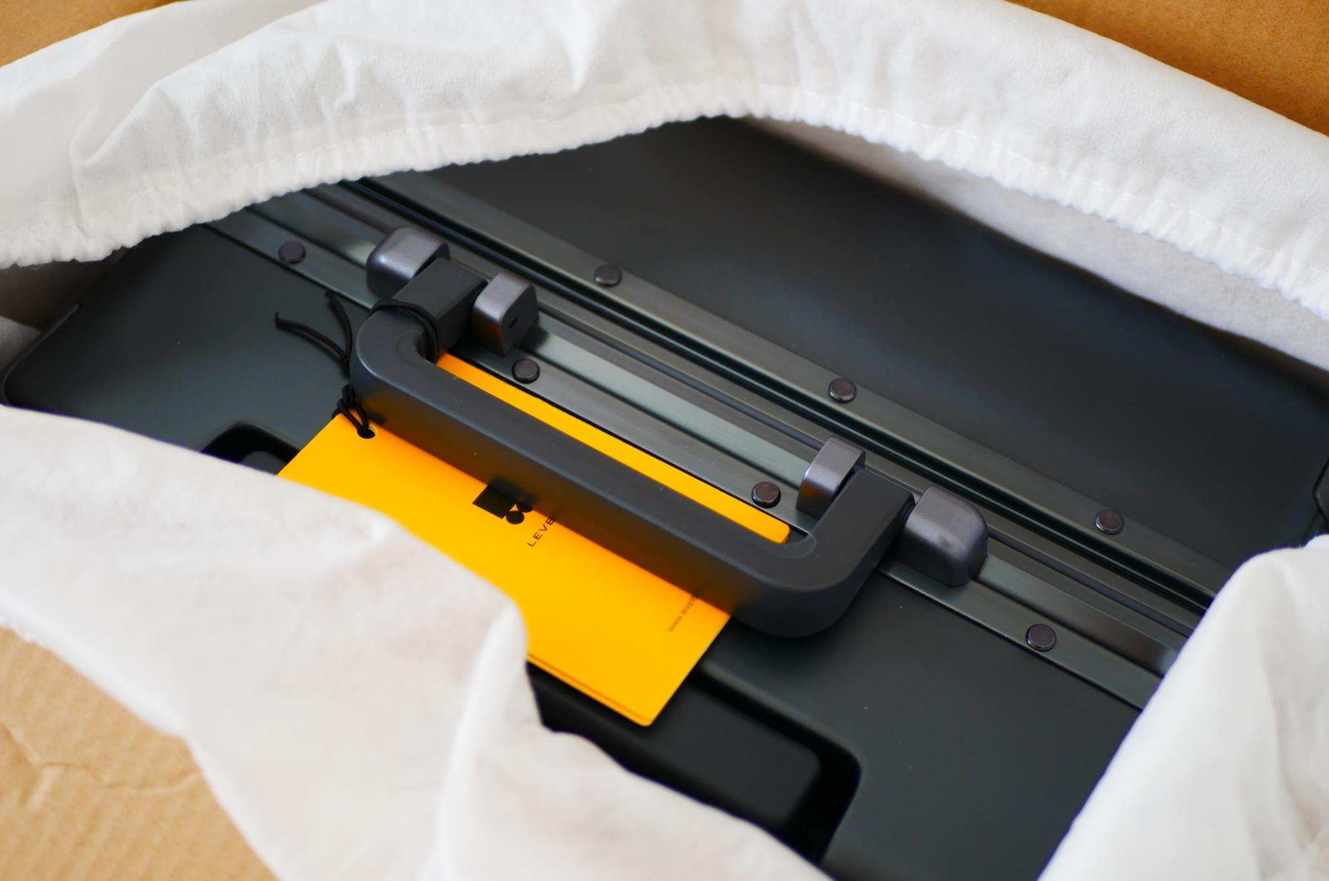 地平线8号20寸登机箱黑色,地平线8号经典系列行李箱测评