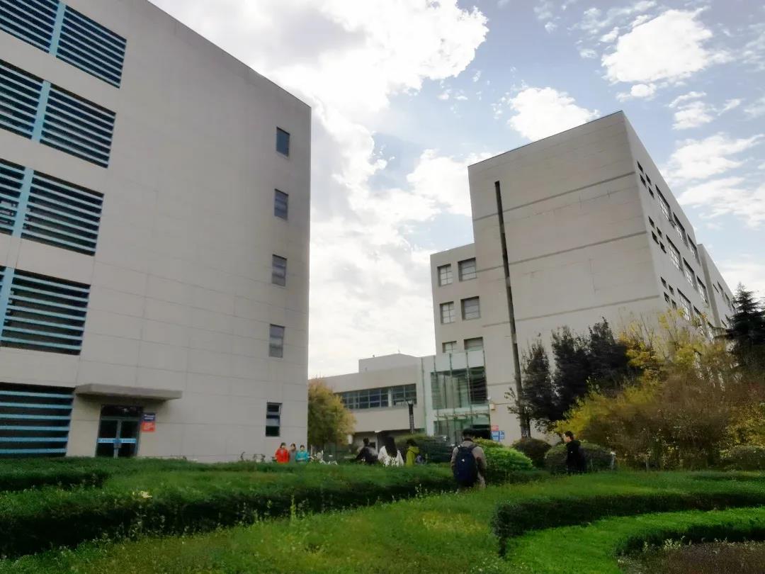 陕西最“豪华”大学之一!坐拥4大“网红”食堂,游泳馆、商业街一应俱全!