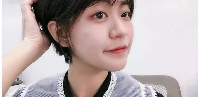 李佳琦狂卖4万件粉膏,激动到连喊6个OMG:真的特别好用