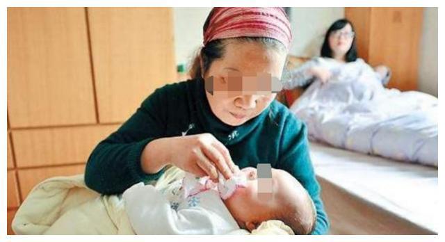 只因这个动作,八个月宝宝被哄成了脑瘫,这些育儿陋习还有家长犯