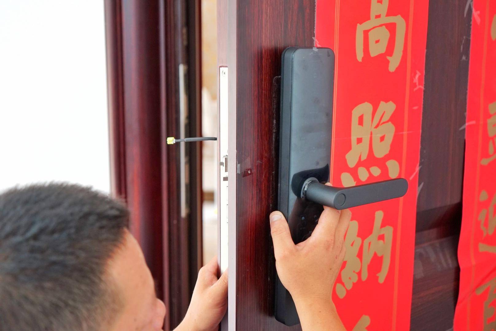 小米智能门锁e家和1s哪个值得入手,小米智能门锁e与青春版的区别