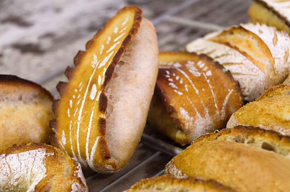 面包怎么分层切,面包怎么切片不掉渣