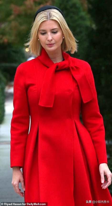 美国第一女儿伊凡儿，怎么穿显胖了10斤，可惜了她的美貌啊