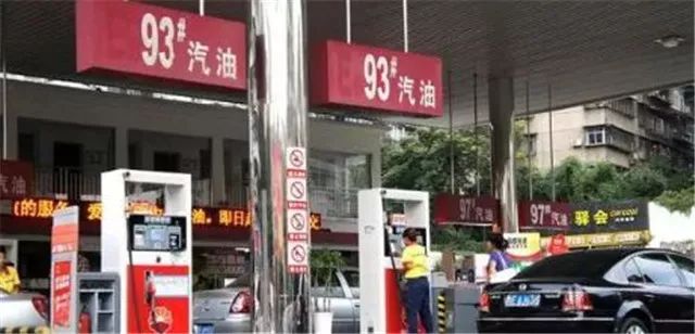 加油加满时已跳枪但油表显示没满,加油跳枪后继续加油有什么危害