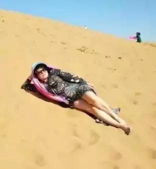 爸妈的拍照技术差距有多大,爸妈一起拍照姿势