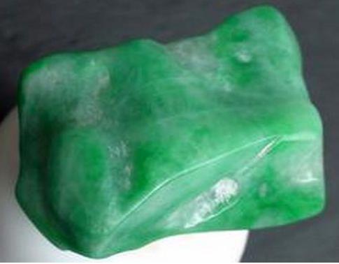 翡翠宝石怎样来鉴定,鉴定翡翠真假的方法