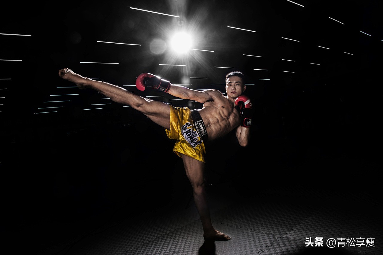 泰拳扫踢如何有穿透力,泰拳十大残酷低扫腿