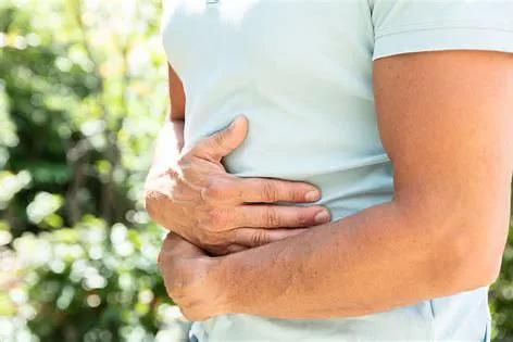 总是胃胀气怎么解决,胃部胀气感觉有气顶着到嗓子眼