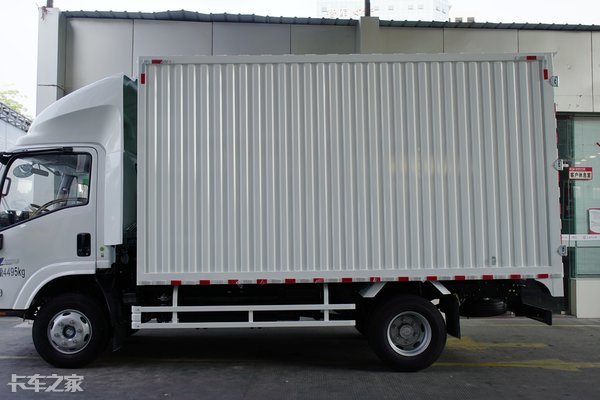 庆铃五十铃600p内饰,轻卡庆铃m600和m100区别买哪个好