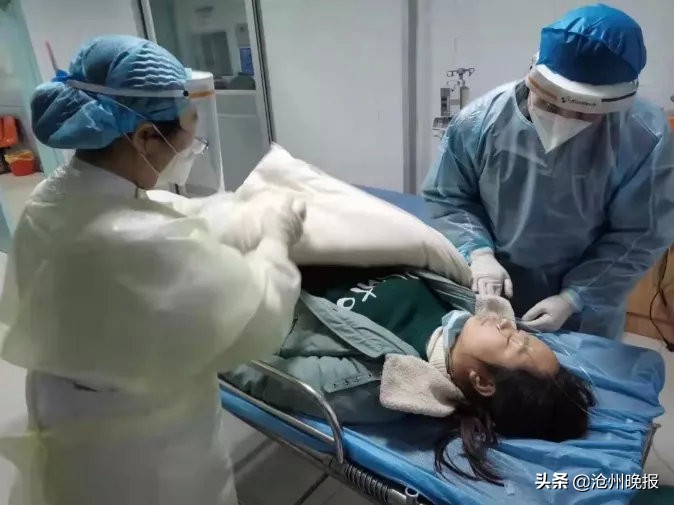 轻伤不下火线的医护人员,轻伤不下火线事迹