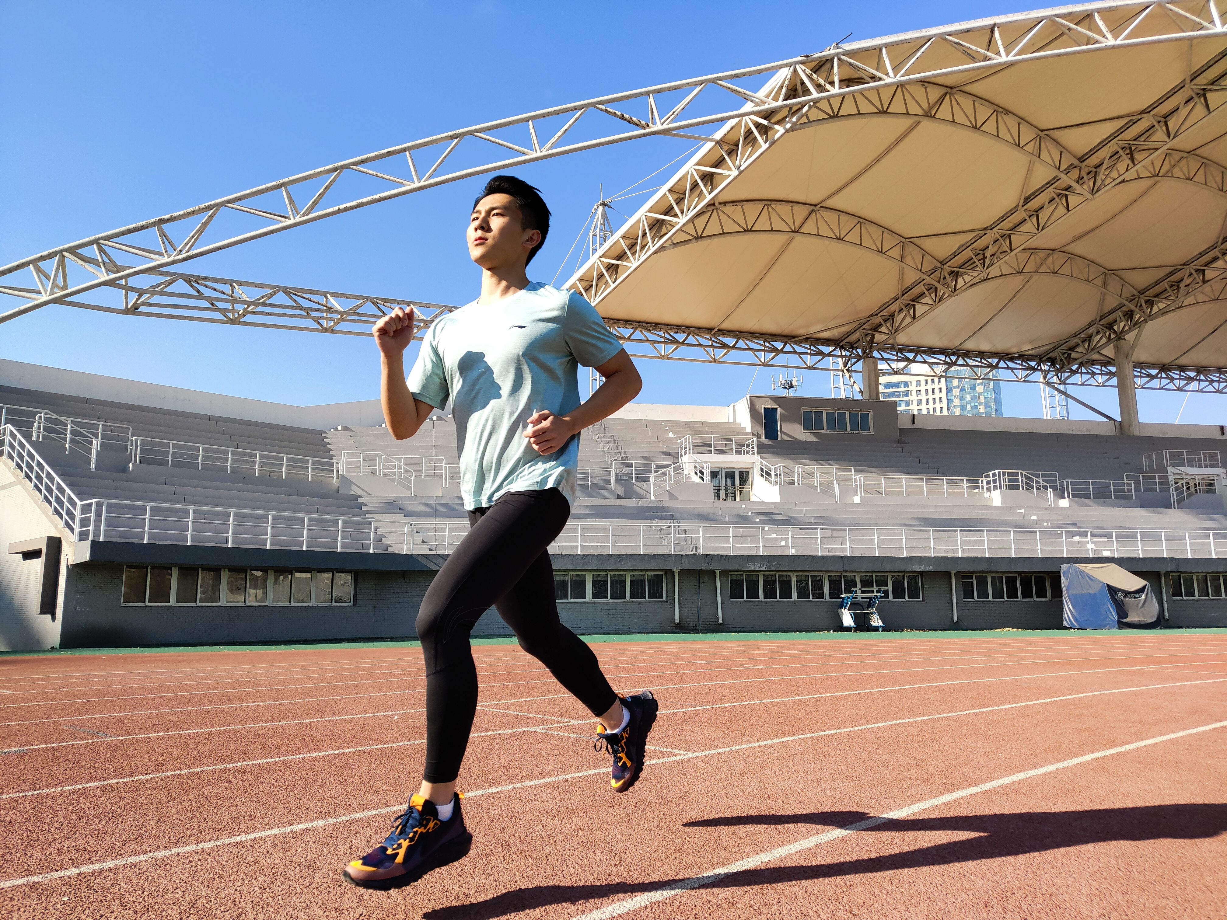 防雨雪运动鞋李宁,李宁无惧风雨