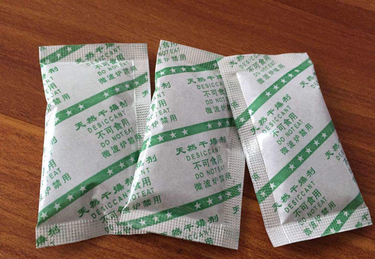 食品干燥剂性价比超高,攒一堆放家里,避免墙角潮湿