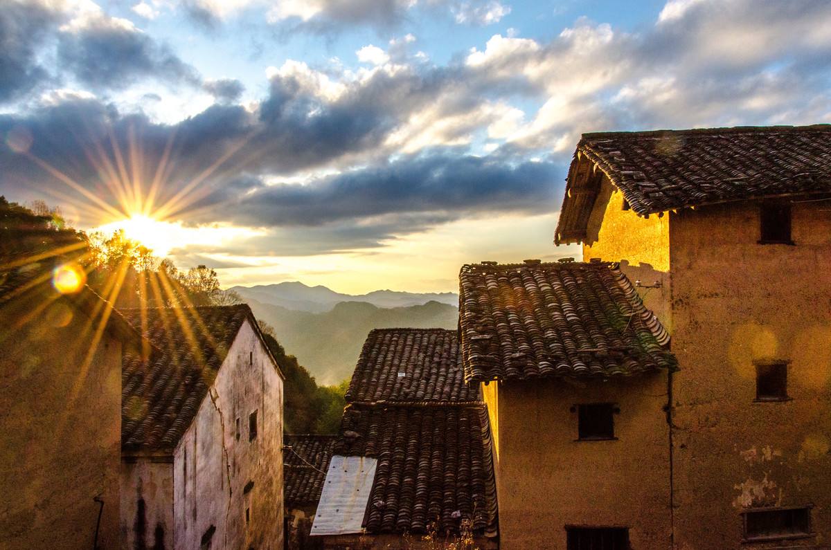 文房四宝产地歙县~盆景徽剧之乡~高山土楼梯田
