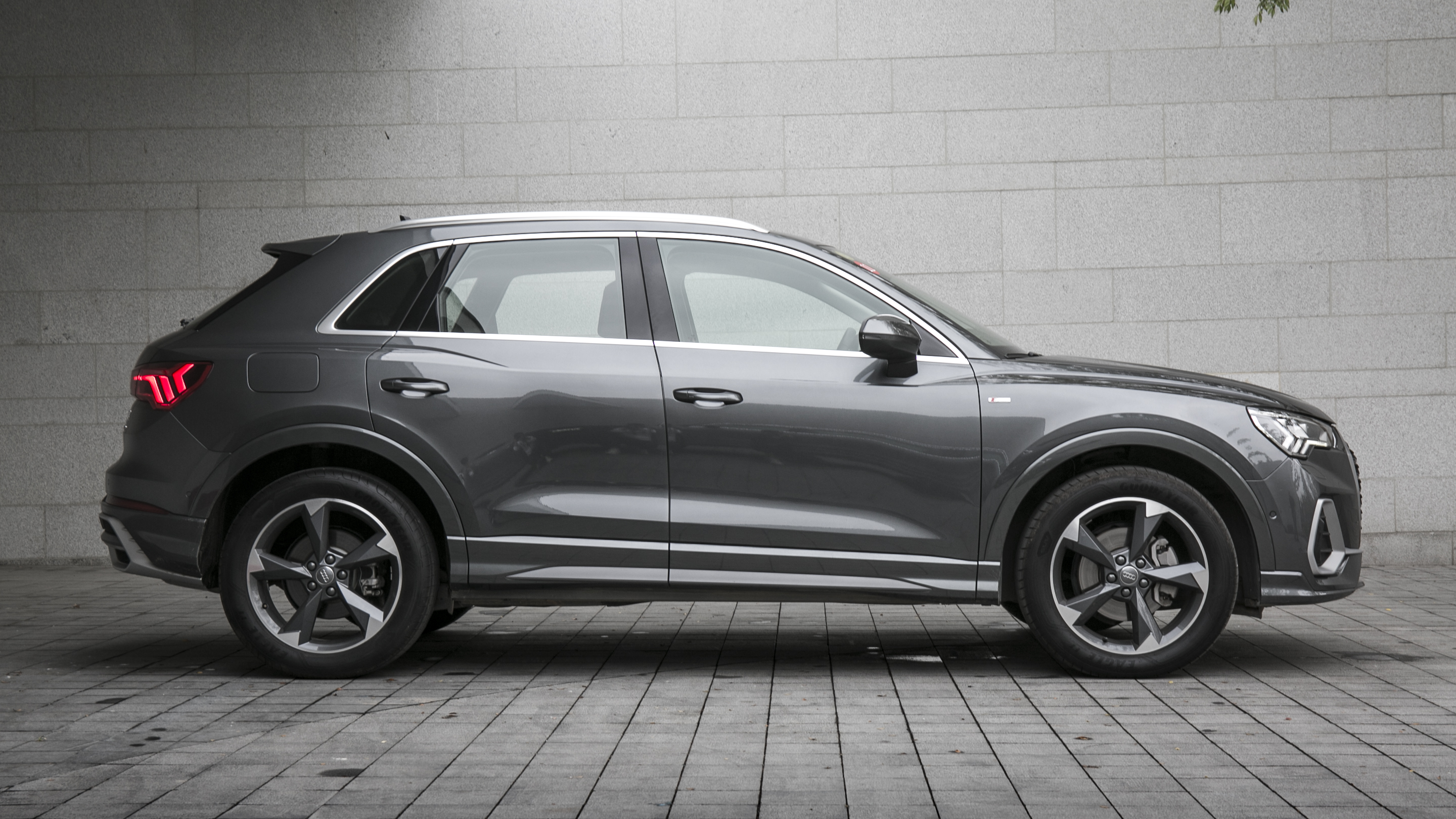 城市中的一抹魅影试驾奥迪q3轿跑,外表张扬内心温柔