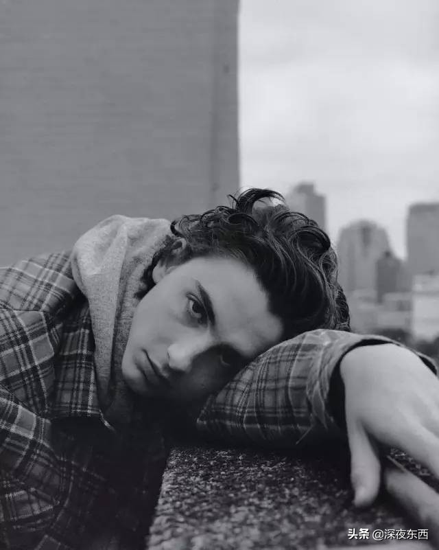 他差点成为杰克船长的女婿，95后天才演员的恋爱为何如此甜蜜？