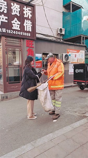 没有美颜滤镜,被赞“温暖了很多平凡人”沈阳女孩拍短视频获赞近600万次主角是爆米花奶奶和糖葫芦大哥