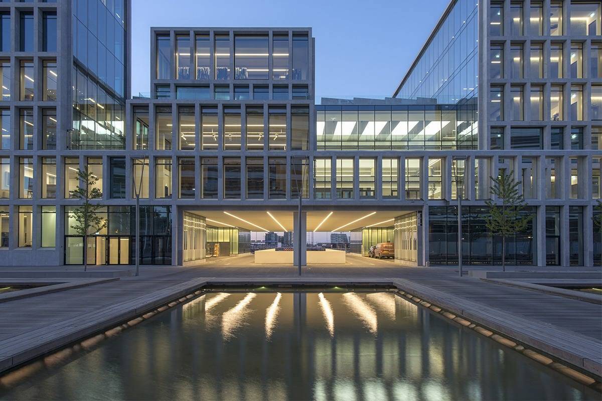 许多品牌来自他家,时装界巨无霸公司是怎么承包年轻人衣柜的?