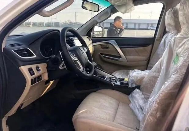 最新款三菱帕杰罗越野性能,一代战神三菱帕杰罗速跑