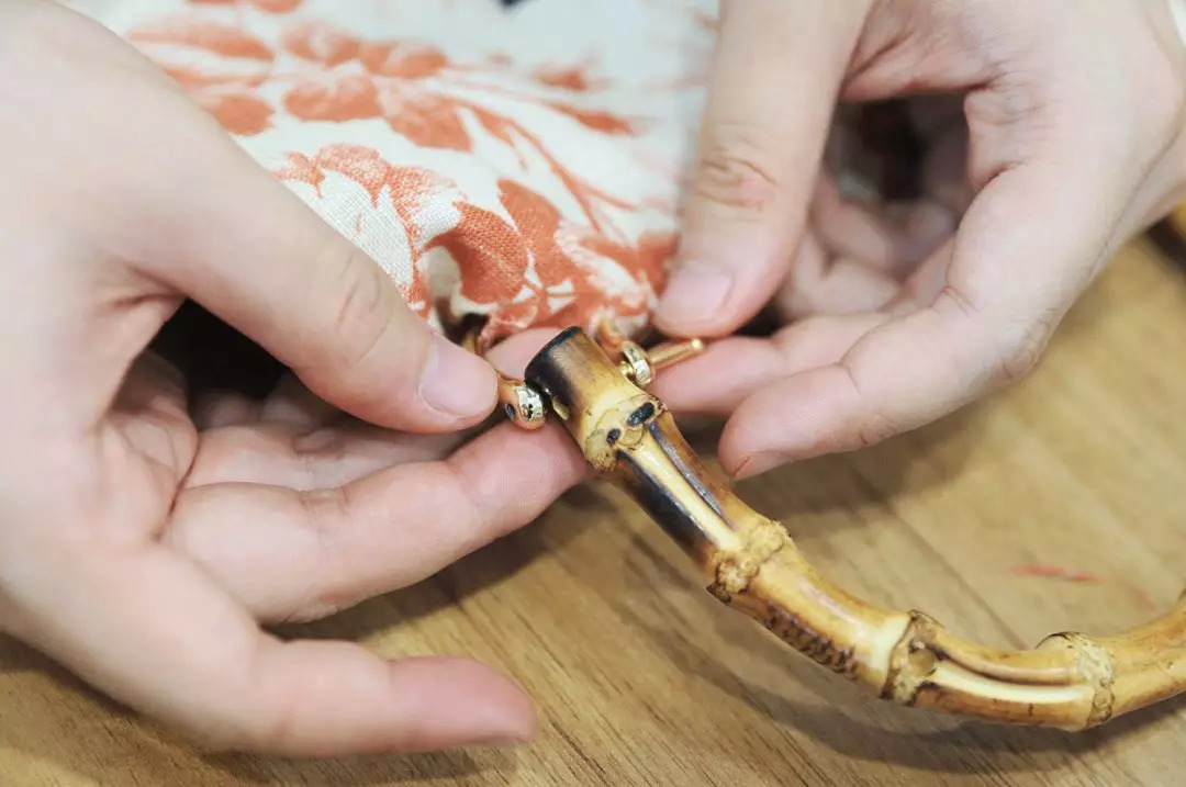 大牌包包手提袋改造教程,用买完东西的袋子改造时髦包包