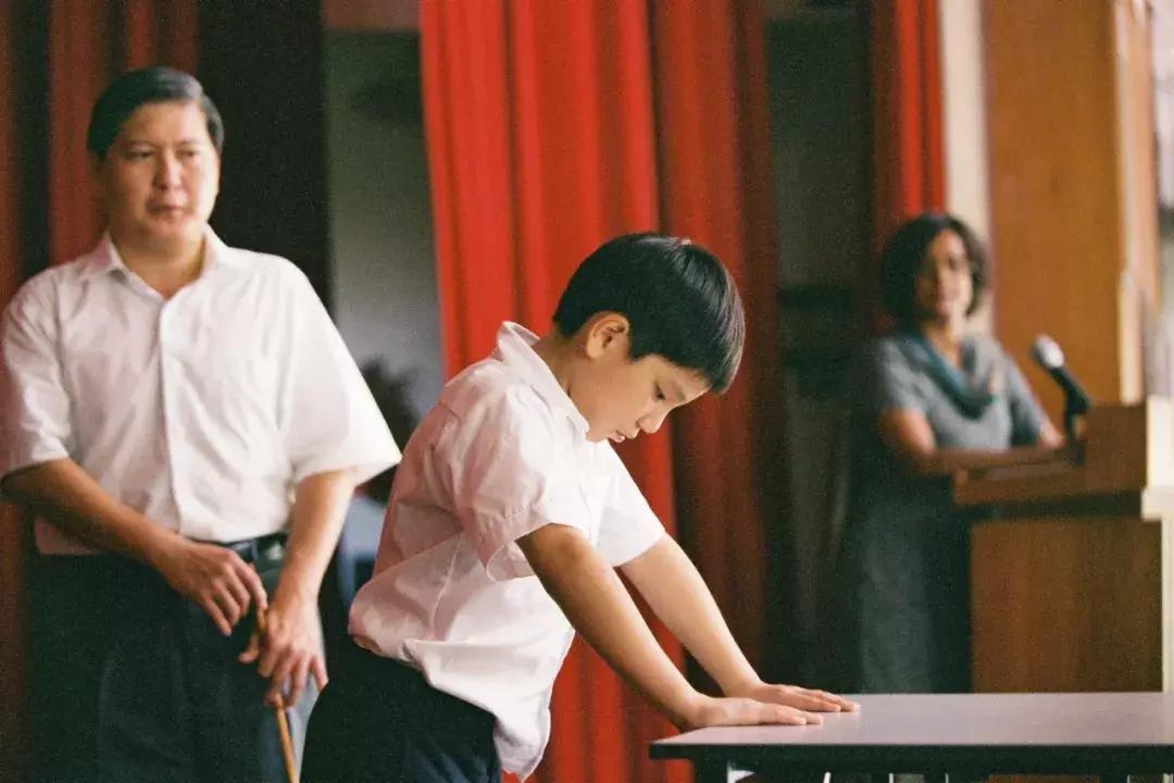 29岁时一鸣惊人的他，又拍了部潮湿的电影