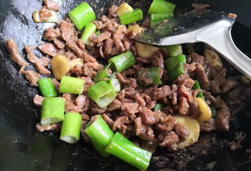 如何用六寸披萨做披萨,用披萨胚子做牛肉披萨